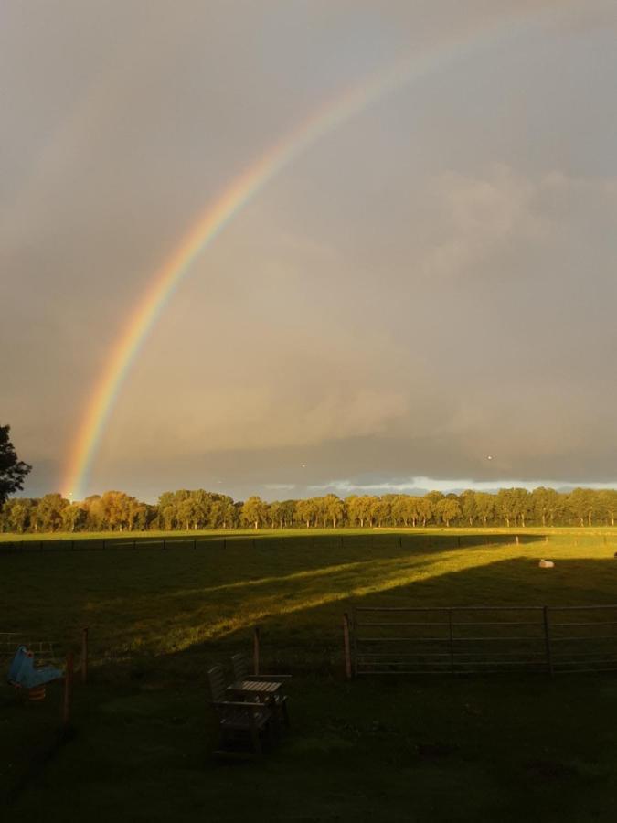 De Indiaan Bed & Breakfast Noord-Scharwoude Bagian luar foto