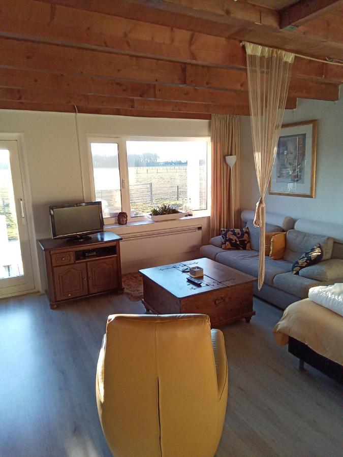 De Indiaan Bed & Breakfast Noord-Scharwoude Bagian luar foto
